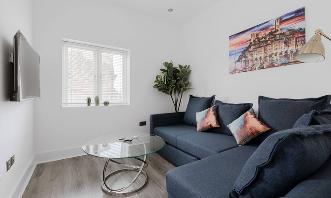Harrow Road Apartment | Wonderful 2 Bedrooms one Bathroom near Portobello