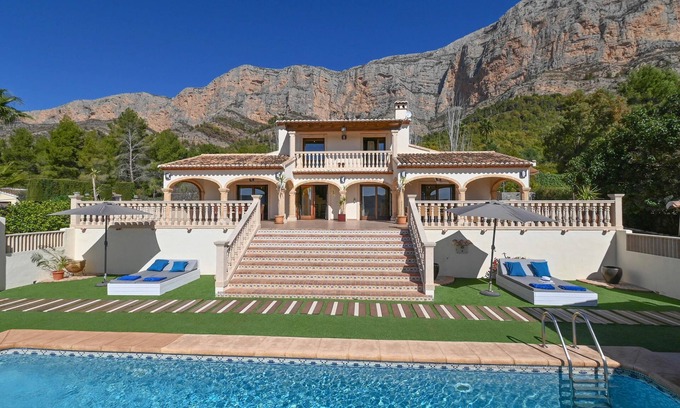 Montgo de Toscamar Villa | Inviting Villa in Javea with Private Pool and Ocean Views