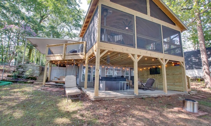 Fackler House | Tranquil Retreat on Lake Guntersville with Spa & Hot Tub