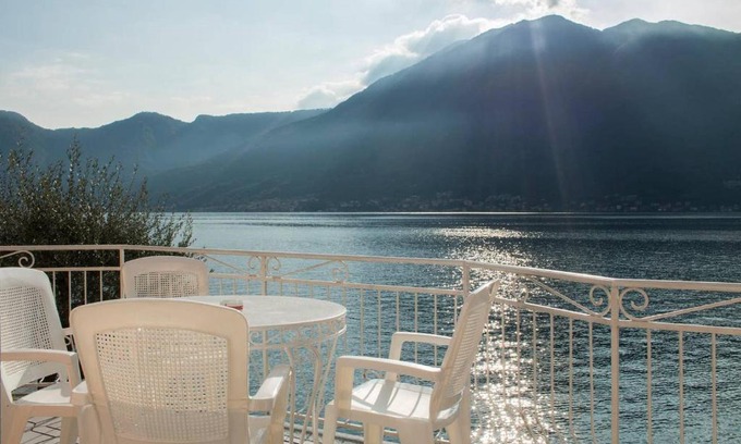 Colonno Apartment | Cozy Lakeside Apartment for Your Perfect Getaway