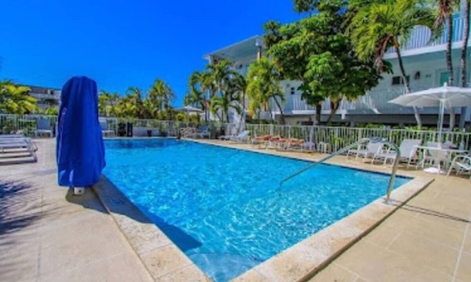 North Beach Hotel | Wonderful apartment/hotel with pool by beach