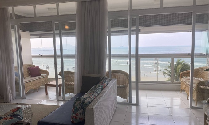 Vila Luis Antonio Apartment | Beautiful Beachfront Apartment with Spa & Pet-Friendly Perks