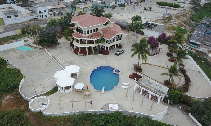 Salinas House | Beachfront Vacation House with Pool and Pet-Friendly Options