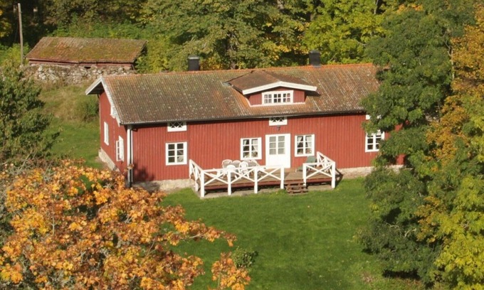 Moholm House | Idyllic Nature Retreat: Family-Friendly & Pet Friendly Stay
