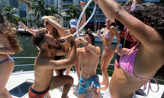 Allapattah Boat Rental | Memorable Water Adventures with Spa and Breakfast Included