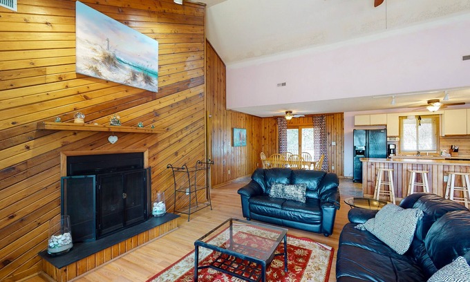 Sandbridge House | Pet-Friendly Retreat with Deck and Pool Near the Ocean
