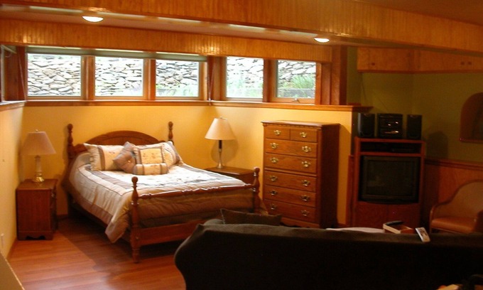 Gold Hill Apartment | Peaceful Garden Apartment in Gold Hill with Trails & Amenities