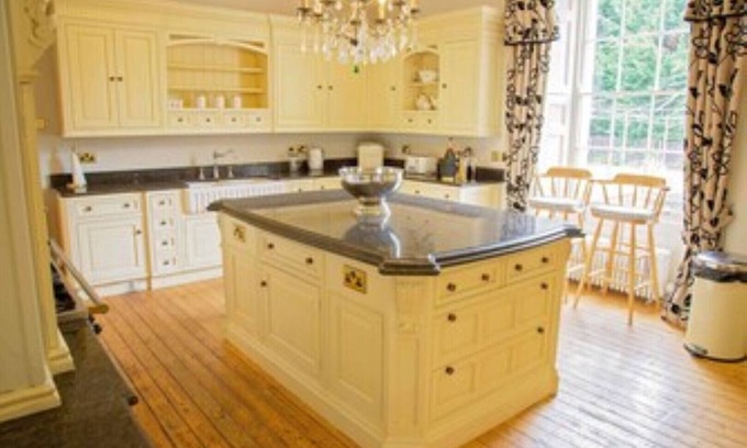 Beachley House | Inviting Georgian Manor House in Chepstow with Games Room