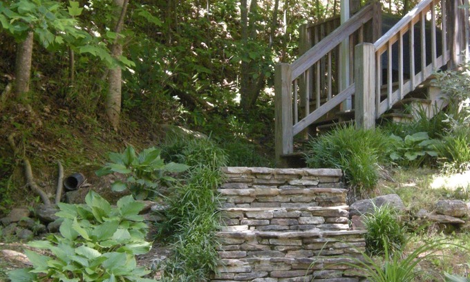 Sautee Nacoochee Cabin | Riverside Retreat: Hot Tub, Kayaks & 10/10 Guest Rating