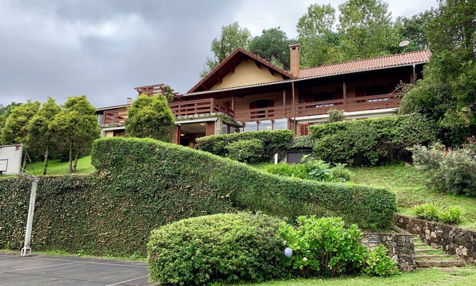 Monte Verde House | Exceptional Retreat with Jacuzzi & Spa Near City Center