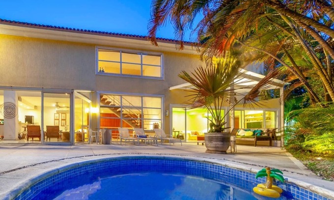 Gavea House | Inviting Retreat in the Heart of Gávea with Premium Amenities