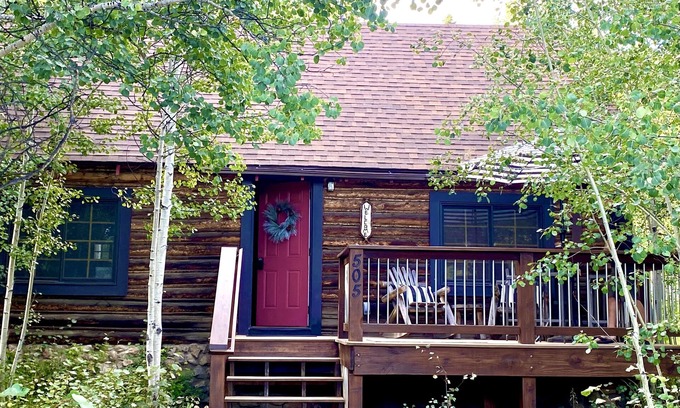 Grand Lake Cabin | Charming Log Cabin in Grand Lake - Pet Friendly Retreat