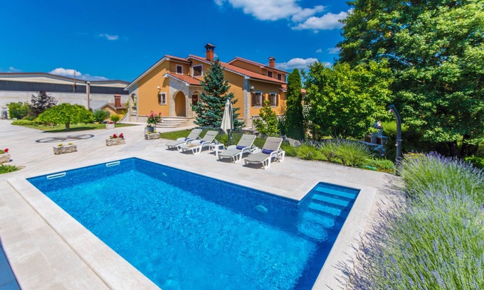 Trviz Villa | Beautiful Villa with Private Pool and Lush Garden Oasis