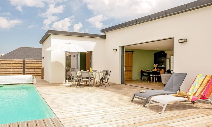 Plouneour-Brignogan-Plages House | Inviting Villa for 8 with Private Pool and Ocean View