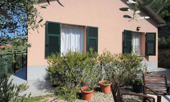 Sestri Levante House | Private Villa for 4 with Ocean View, A/C & Great Amenities