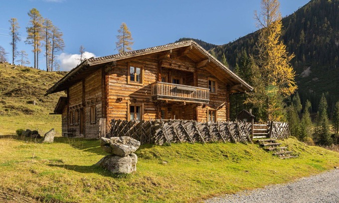 Untertauern House | Elegant Private Villa for 18 with WIFI, Kitchen & Spa