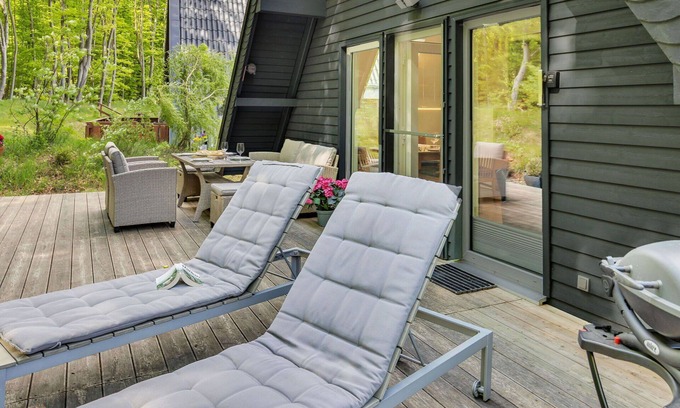 Bad Arolsen House | Inviting Private Villa with Lake View, WiFi & Terrace