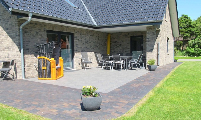 Wanna House | Inviting Private Villa for 10 with Ocean View & Hot Tub