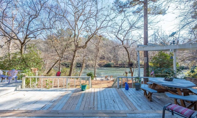 Mineral Bluff Cottage | Secluded Riverfront Cottage with Spa and Pool Amenities