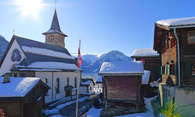 Riederalp House | Inviting Private Villa for 8 with Panoramic Views & WIFI