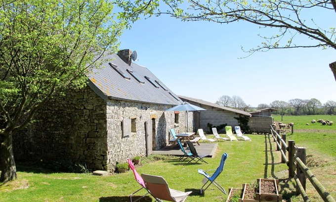Saint-Sauveur-le-Vicomte House | Charming Private Villa for 4 with Ocean View & Amenities
