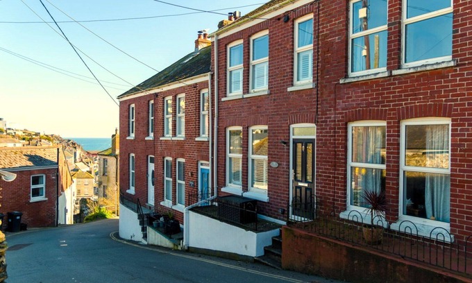 Portmellon House | Wonderful private villa for 6 people with WIFI, TV, terrace and pets allowed