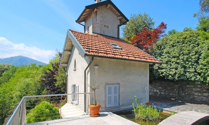 Pettenasco House | Charming Villa for 4 with Patio, Spa & Breakfast Options