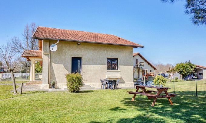 Aureilhan House | Charming Private Villa for 4 with Pets, Ocean Views & More