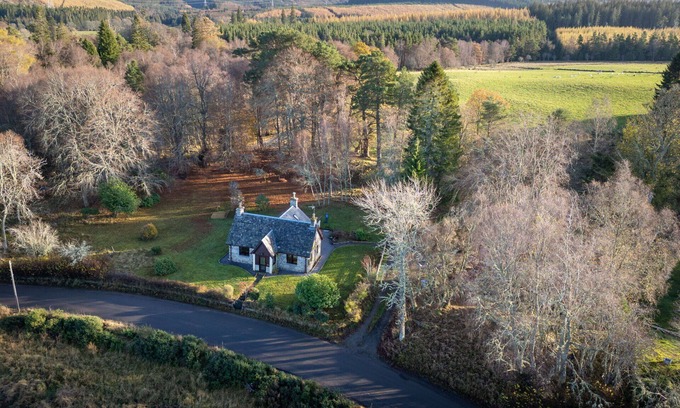 Inverarnie House | Wonderful private villa for 6 guests with WIFI, TV and panoramic view