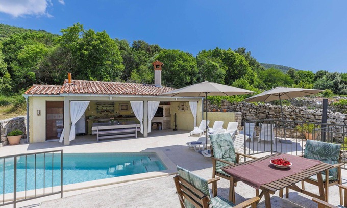 Brovinje House | Private Villa for 8 with Pool, Ocean Views & Family Amenities