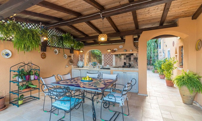 Cannigione House | Private Villa for 8 with Ocean View and Pet-Friendly Amenities