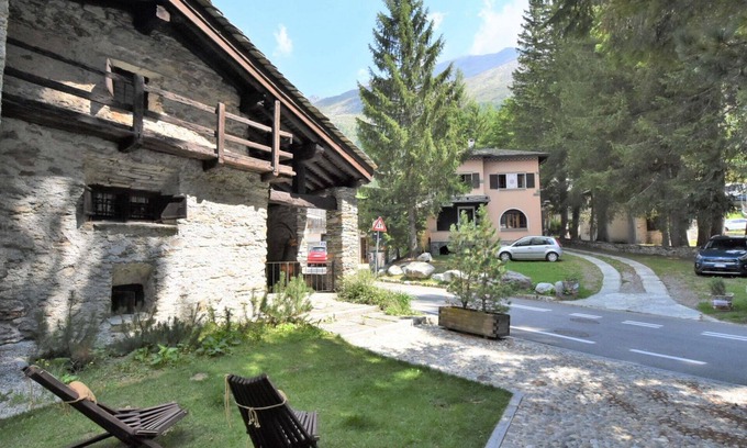 Madesimo House | Inviting Private Villa for 8 with Hot Tub and Pet Friendly
