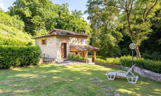 Molezzano Villa | Inviting Private Villa for 4 with WIFI, Patio & Pets Welcome