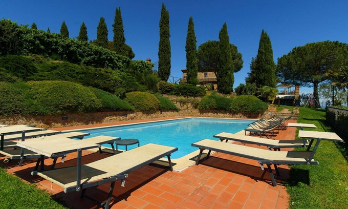 Sinalunga Villa | Elegant Villa for 18 with Private Pool & Exceptional 9.8 Rating