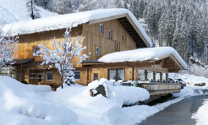 Hippach House | Spacious Villa for 20 with WIFI, Terrace & Family Amenities