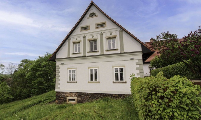 Sonov Villa | Private Villa for 6: Pool, WIFI & Relaxing Terrace