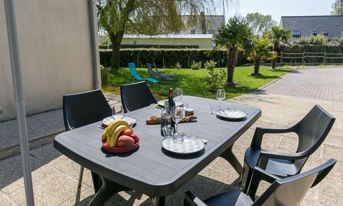 Plouescat House | Idyllic Private Villa for 4 with Ocean Views & Wifi
