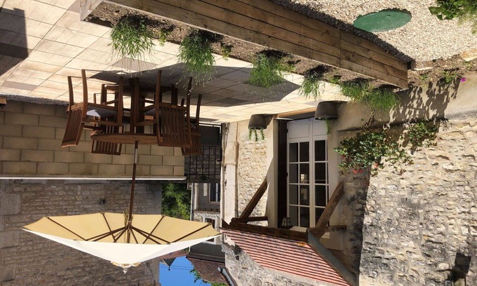 Viviers House | Inviting Private Villa for 4 with WiFi, Pets Welcome