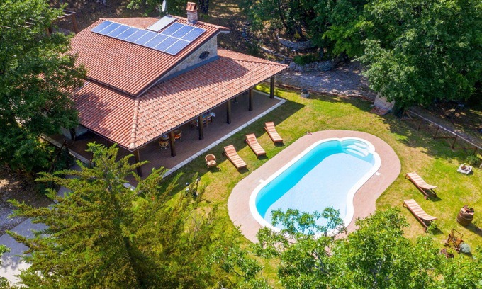 San Lupo House | Inviting Private Villa with Pool, WIFI & Panoramic Views