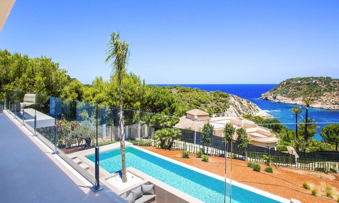 Mar Azul Villa | Inviting Private Villa for 8 with Pool, Ocean Views & A/C