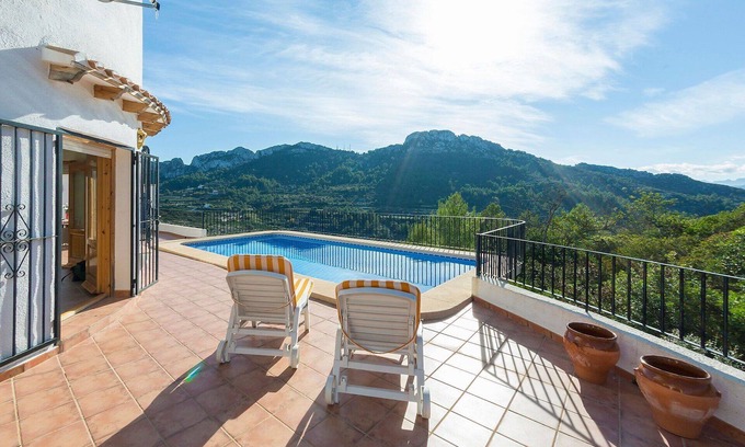 Rafol de Almunia Villa | Relaxing Private Villa for 7 with Pool, Ocean Views & A/C