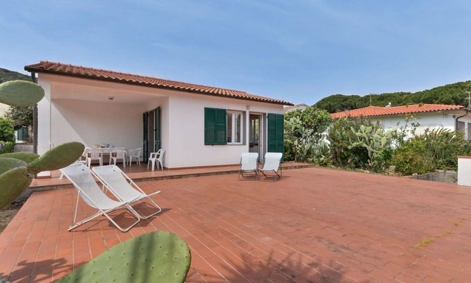 Cavo House | Cozy Private Villa for 4 with Oceanfront View & Pet Friendly