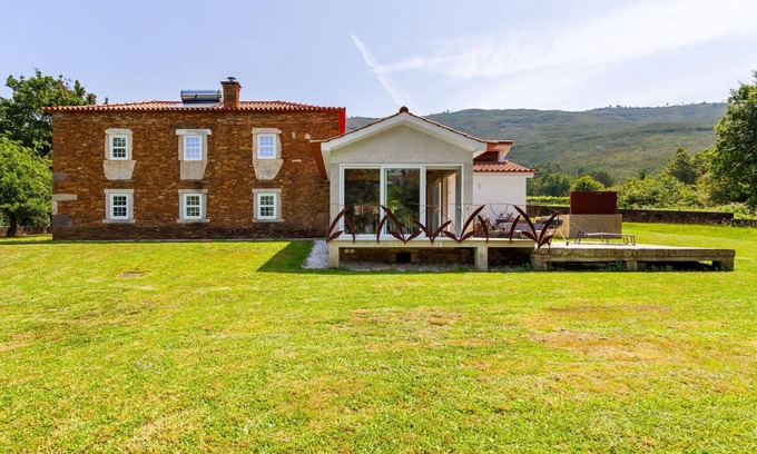 Caminha Villa | Elegant Oceanfront Villa for 6 with Pool and Parking