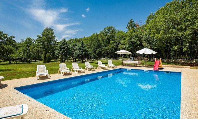 Strmac House | Spacious Private Villa for 14 with Pool and Ocean View