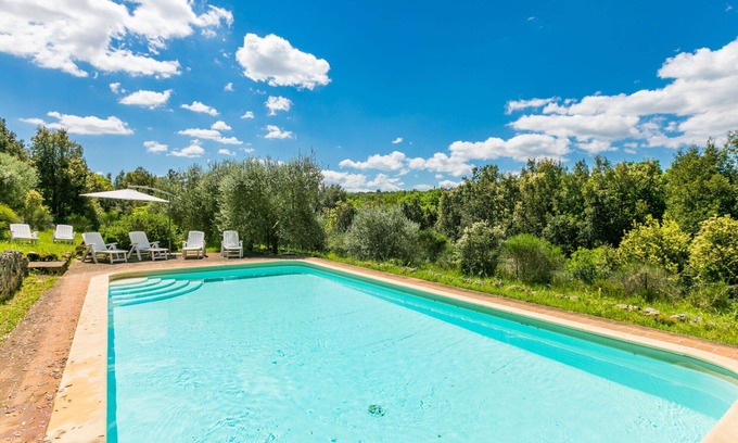 Siena House | Idyllic Villa for 8 with Private Pool and Modern Amenities