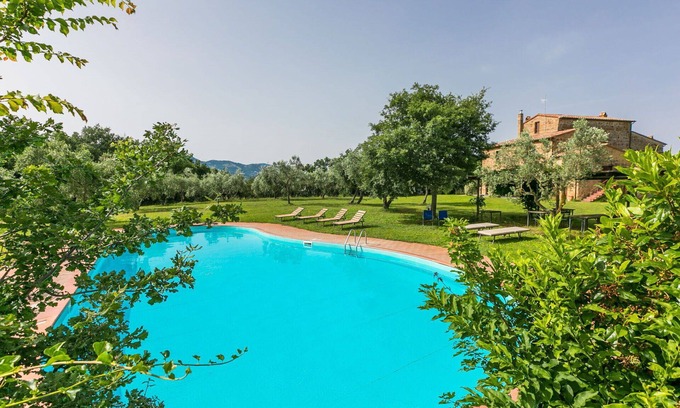 Sorano House | Spacious Villa for 22 with Private Pool and Pet-Friendly