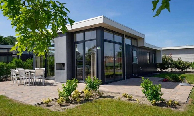 Linden House | Private Villa for 6 with WIFI, Terrace & Family-Friendly Perks