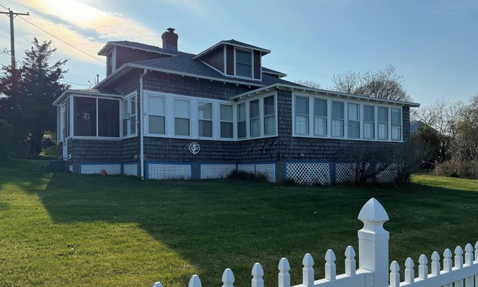 Portsmouth Cottage | Scenic Prudence Island Cottage with 180° Narragansett Bay Views