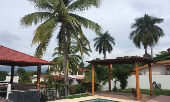 Ixtapa House | Perfect Residence: Studio 15 Min Walk to Beach & Dining