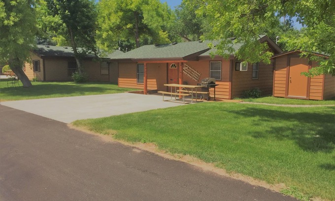 Rapid City Cabin | Scenic Resort Cabin near Mt Rushmore with Lake View